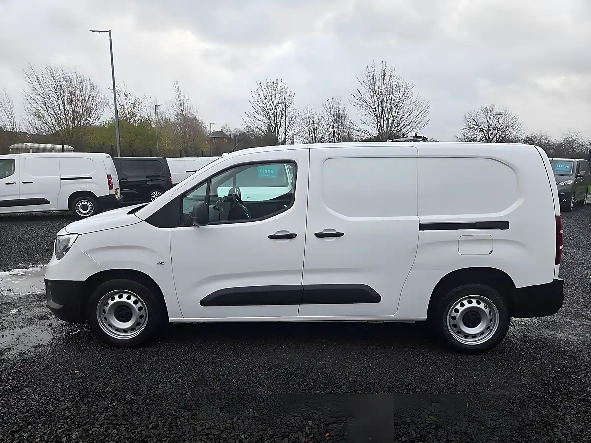 Used 2021 Vauxhall Combo Dynamic White - Interior and Exterior details 11
