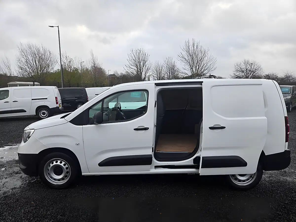 Used 2021 Vauxhall Combo Dynamic White - Interior and Exterior details 12