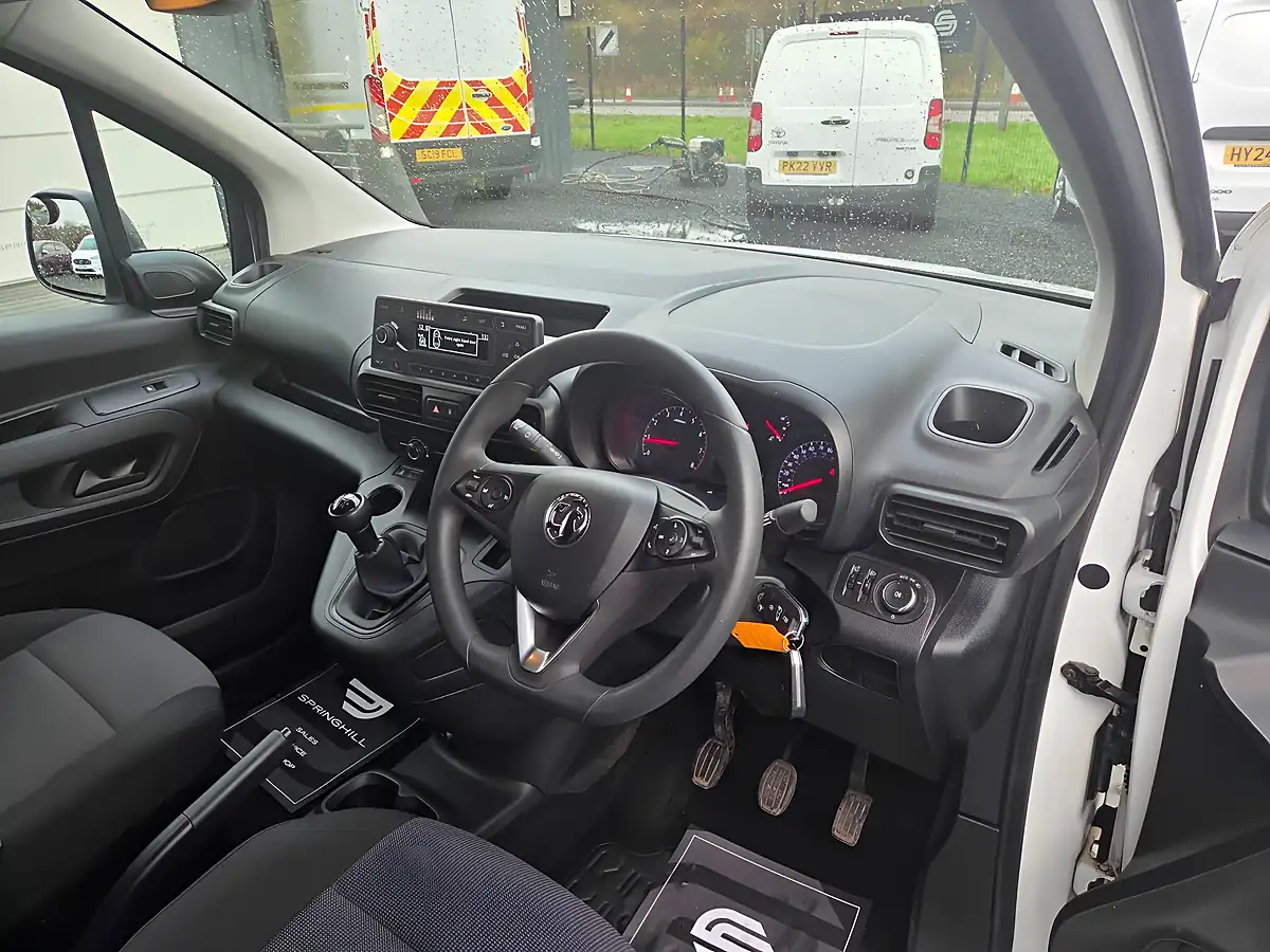 Used 2021 Vauxhall Combo Dynamic White - Interior and Exterior details 15