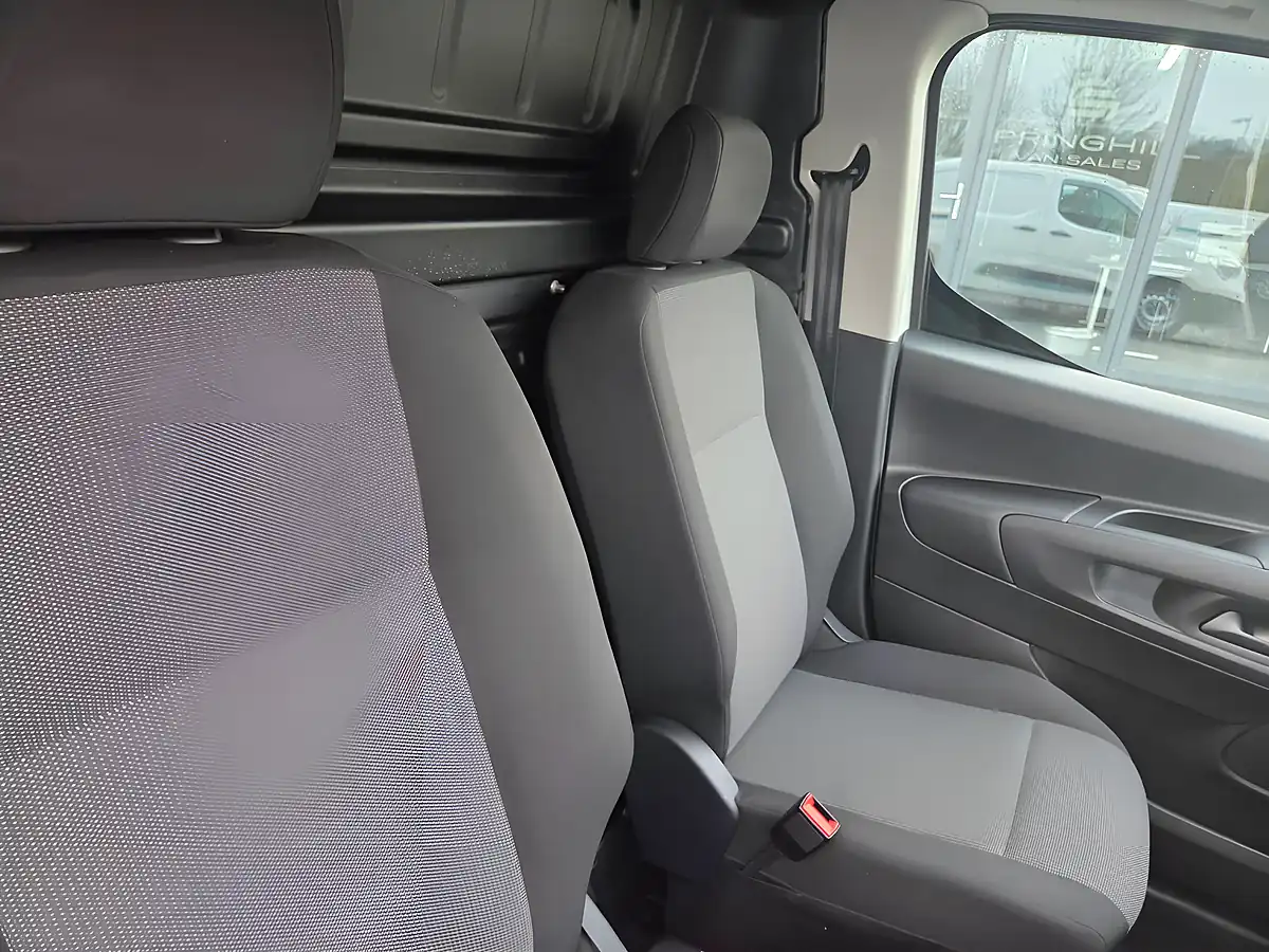 Used 2021 Vauxhall Combo Dynamic White - Interior and Exterior details 16