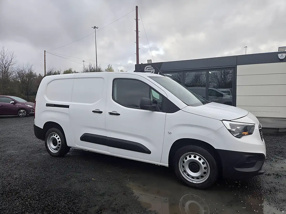 Used 2021 Vauxhall Combo Dynamic White - Interior and Exterior details 2