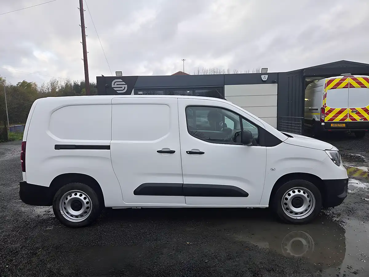 Used 2021 Vauxhall Combo Dynamic White - Interior and Exterior details 3
