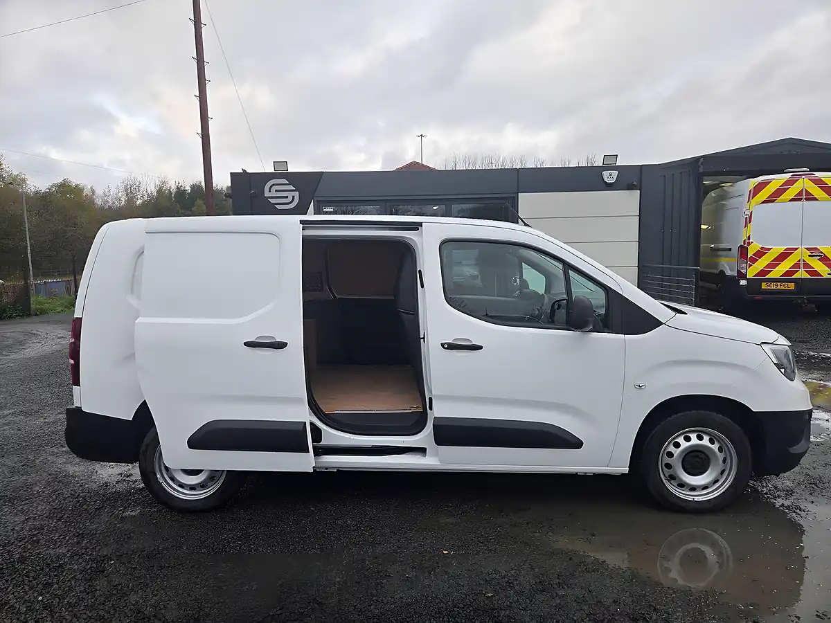 Used 2021 Vauxhall Combo Dynamic White - Interior and Exterior details 4