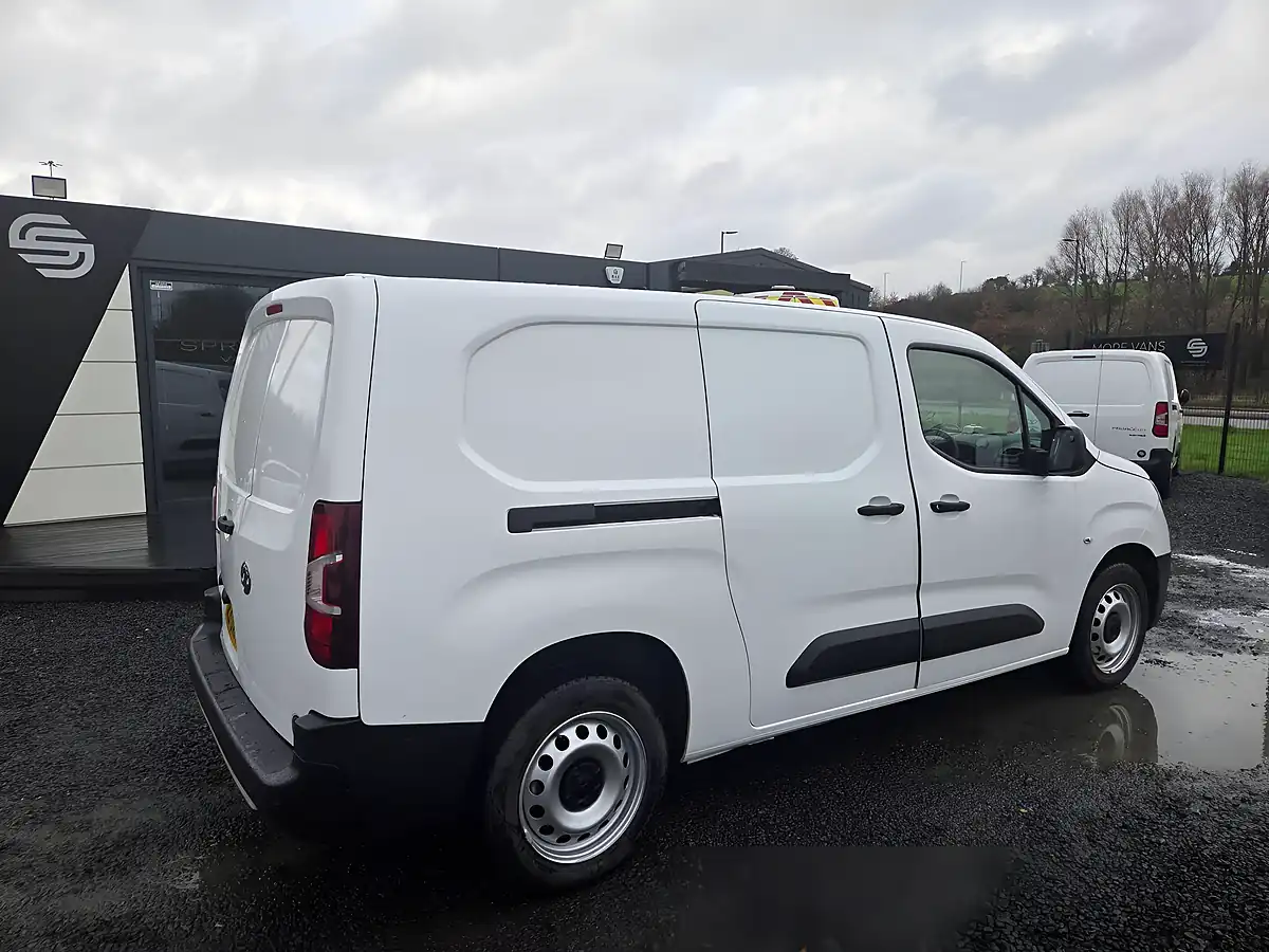 Used 2021 Vauxhall Combo Dynamic White - Interior and Exterior details 7
