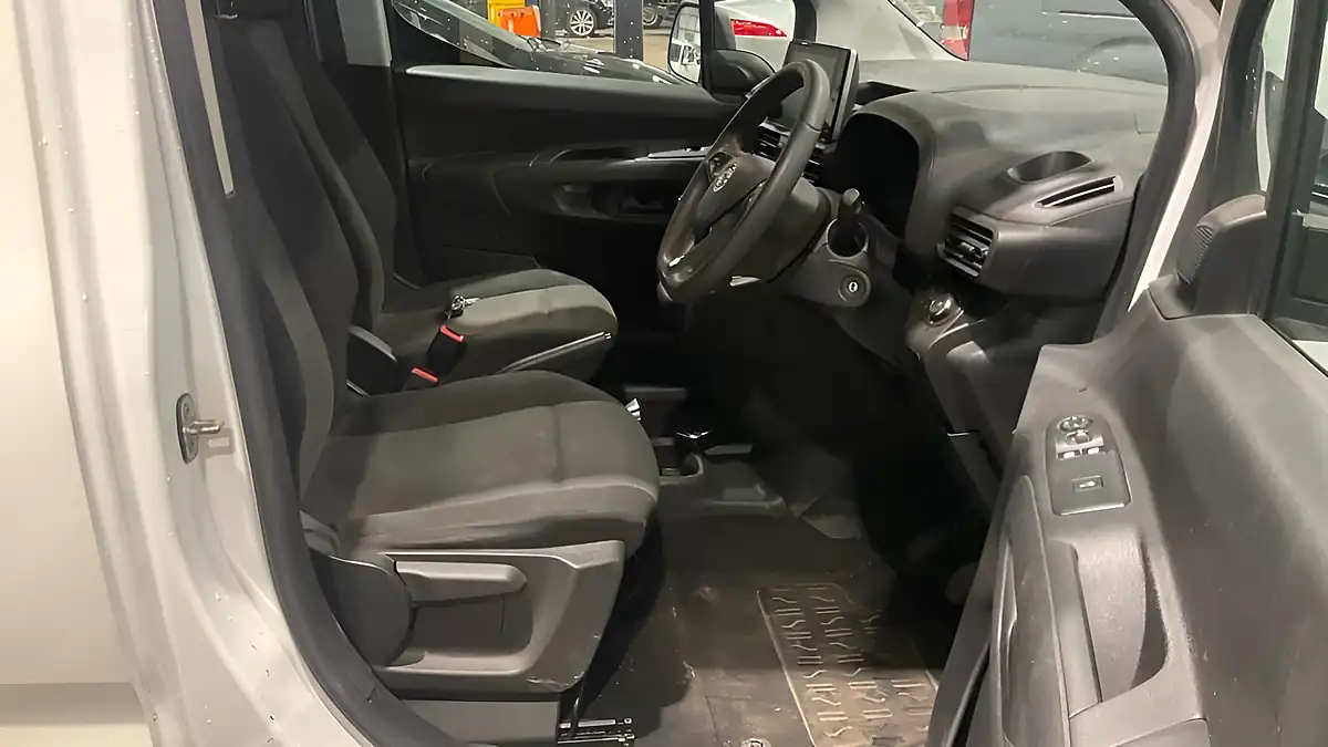 Used 2021 Vauxhall Combo Dynamic White - Interior and Exterior details 10