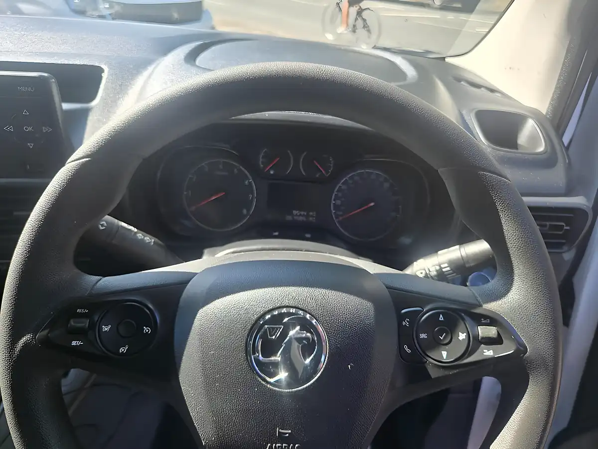 Used 2021 Vauxhall Combo Dynamic White - Interior and Exterior details 14