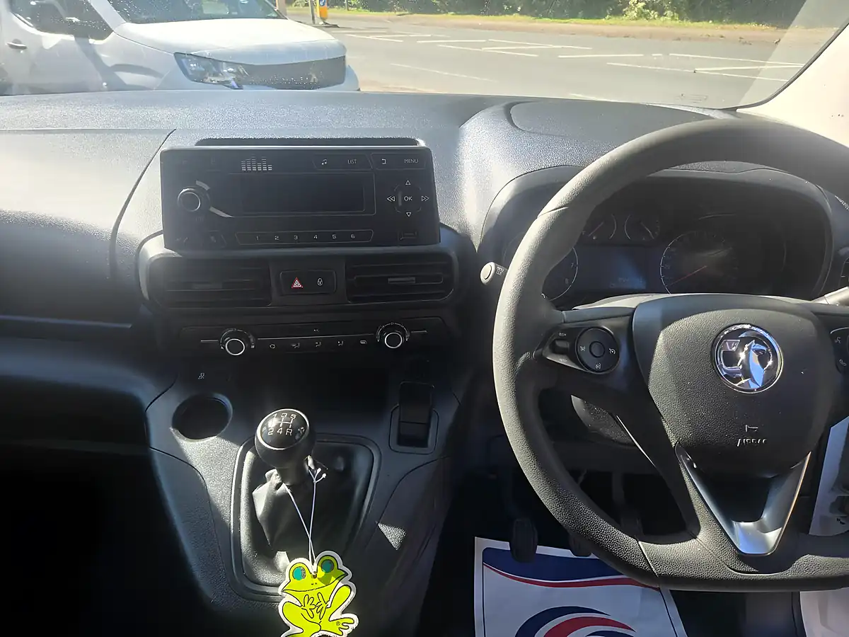 Used 2021 Vauxhall Combo Dynamic White - Interior and Exterior details 16