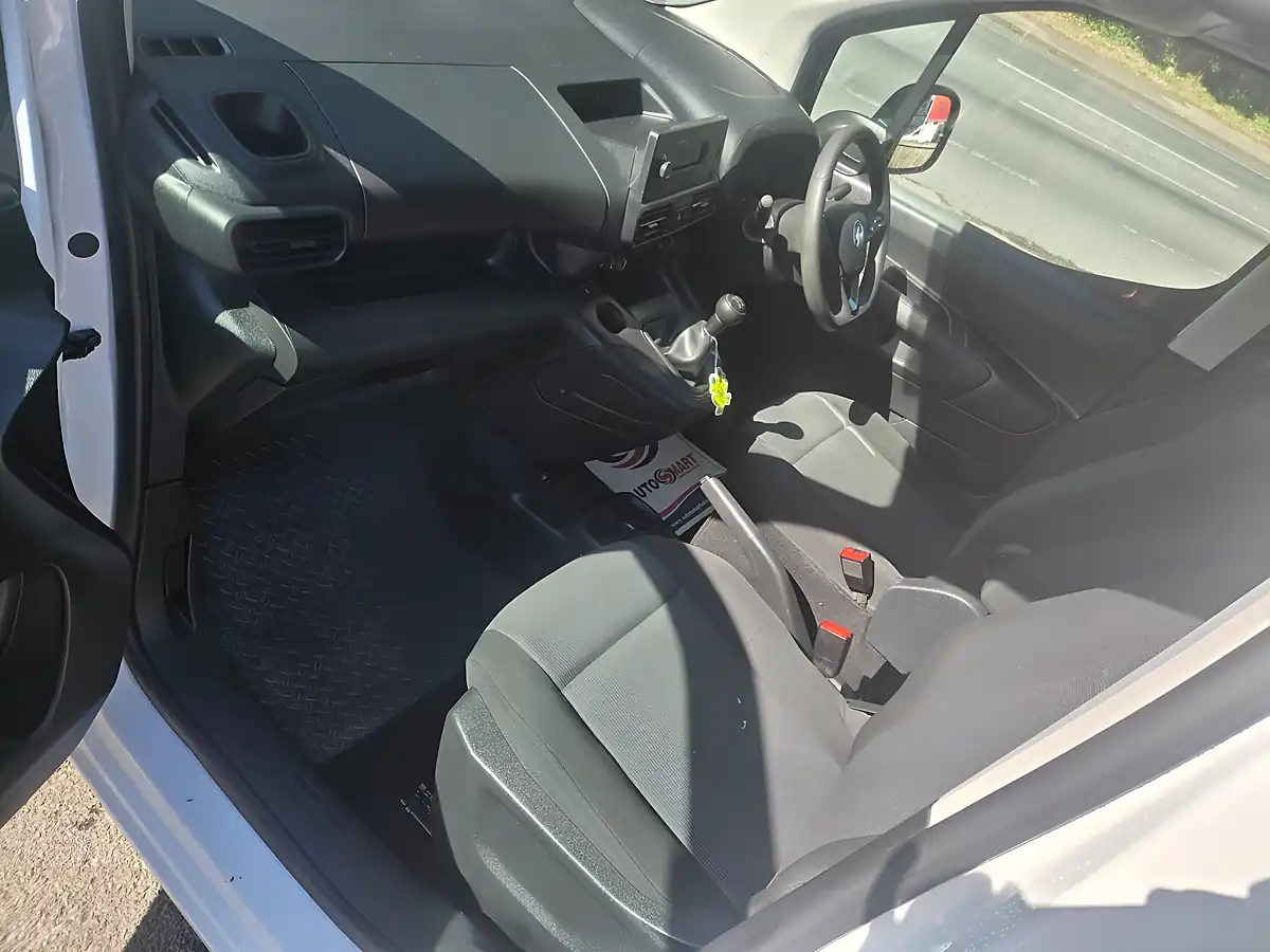 Used 2021 Vauxhall Combo Dynamic White - Interior and Exterior details 5