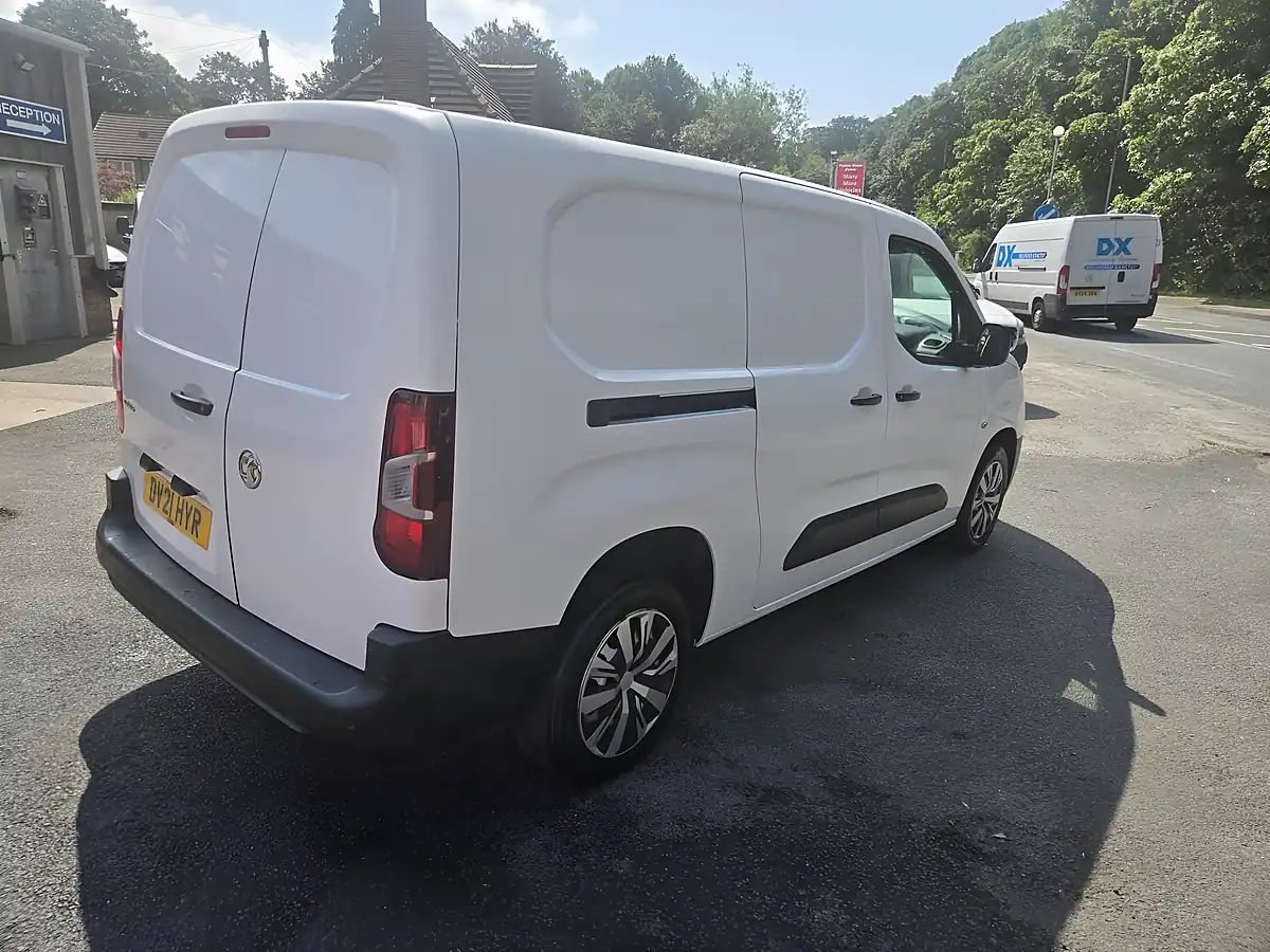 Used 2021 Vauxhall Combo Dynamic White - Interior and Exterior details 11