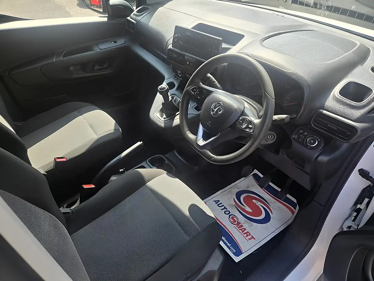 Used 2021 Vauxhall Combo Dynamic White - Interior and Exterior details 14