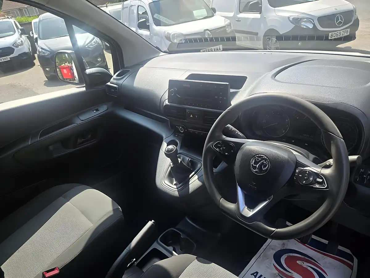 Used 2021 Vauxhall Combo Dynamic White - Interior and Exterior details 16