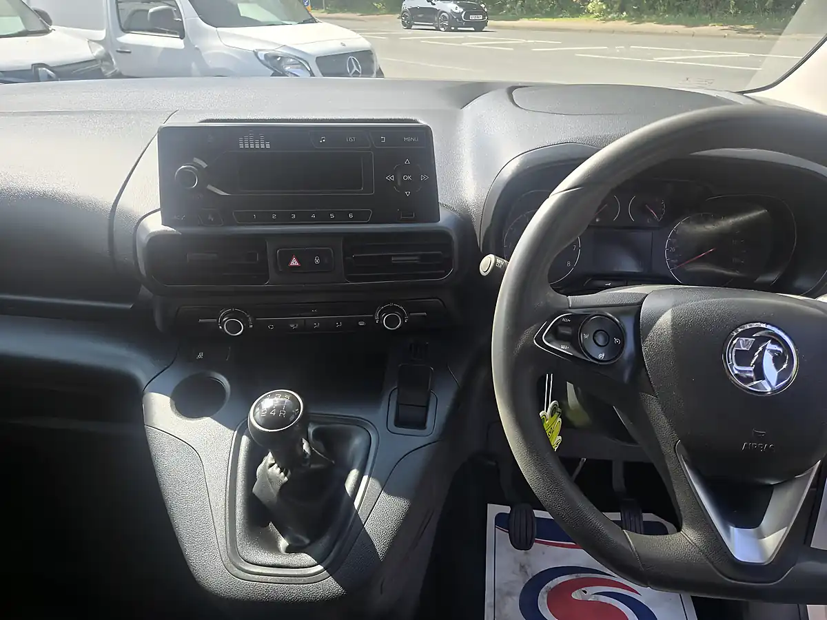 Used 2021 Vauxhall Combo Dynamic White - Interior and Exterior details 17
