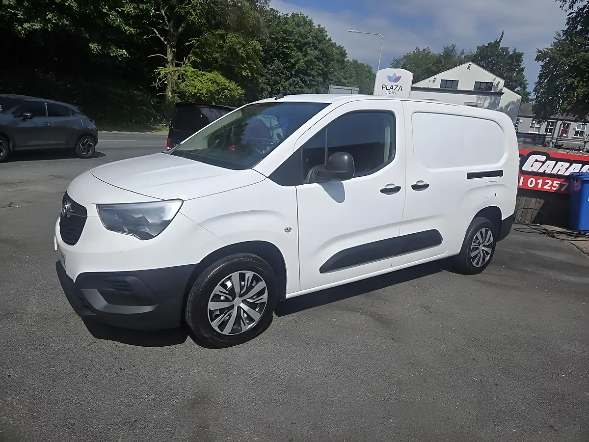 Used 2021 Vauxhall Combo Dynamic White - Interior and Exterior details 3
