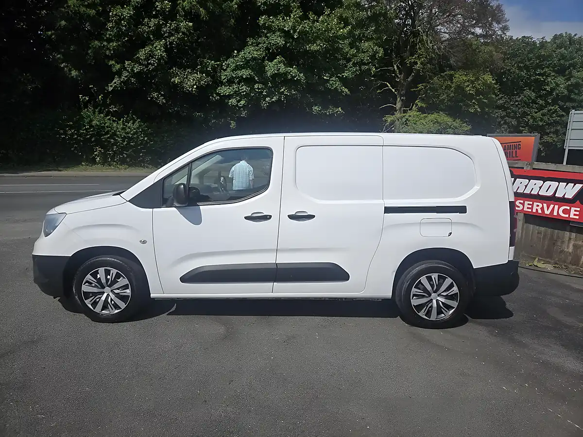Used 2021 Vauxhall Combo Dynamic White - Interior and Exterior details 4