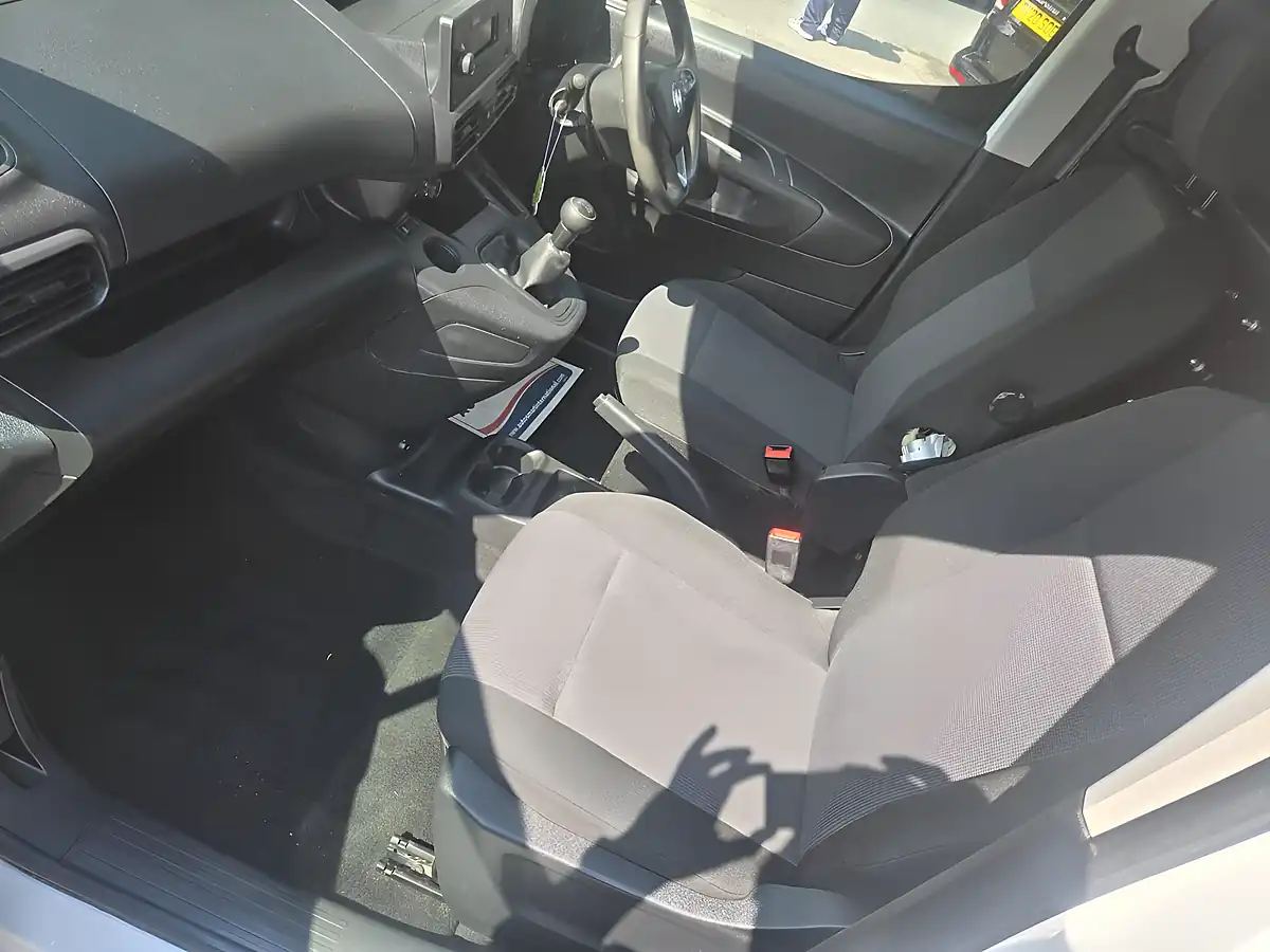 Used 2021 Vauxhall Combo Dynamic White - Interior and Exterior details 5