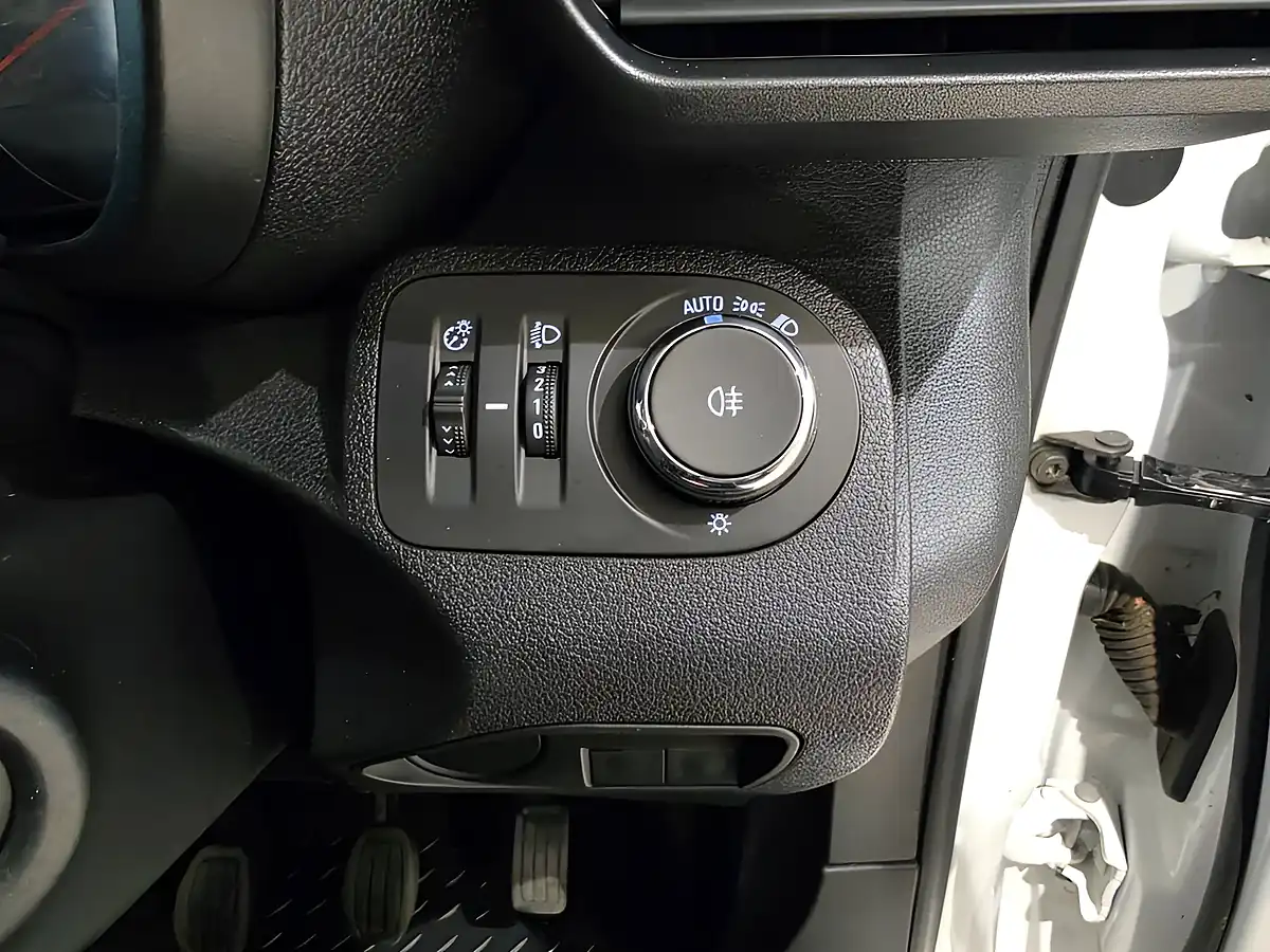 Used 2021 Vauxhall Combo Dynamic White - Interior and Exterior details 12