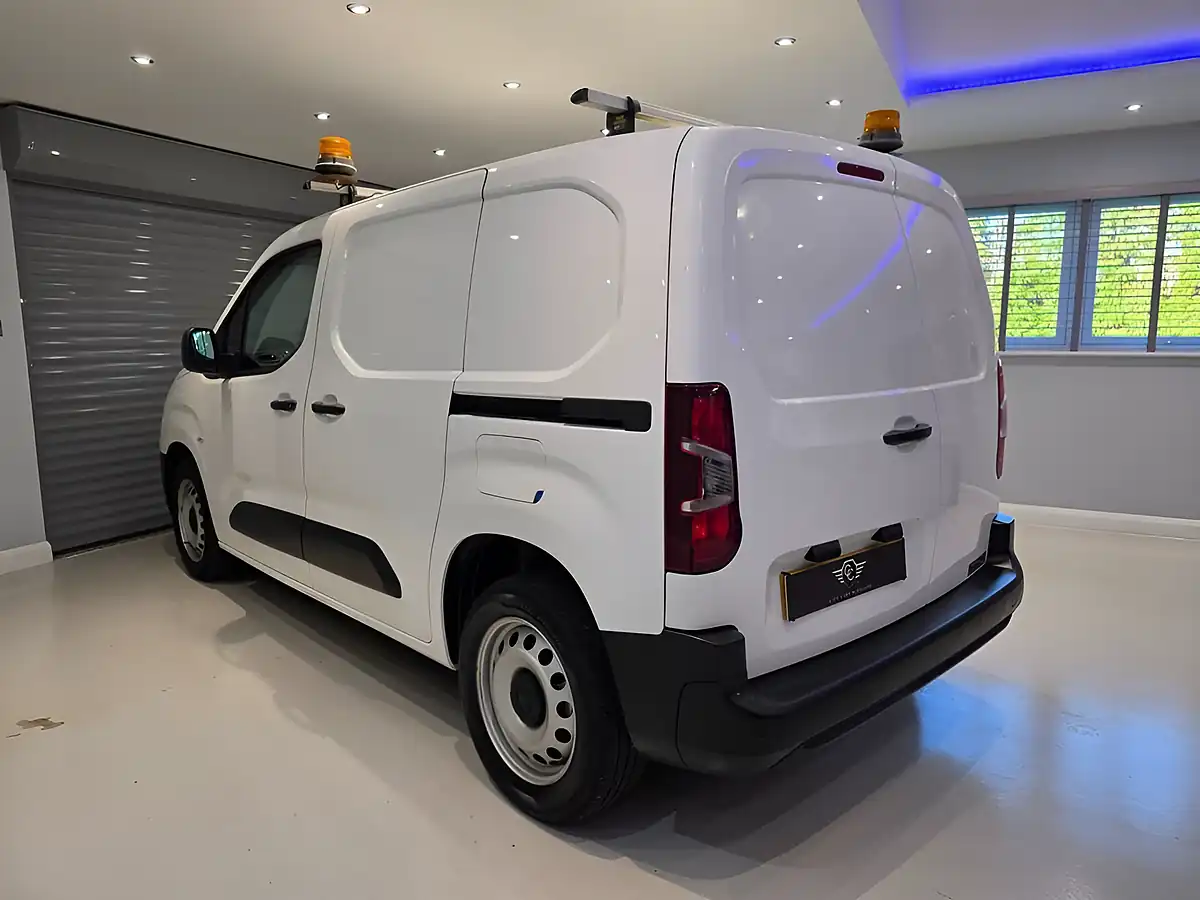 Used 2021 Vauxhall Combo Dynamic White - Interior and Exterior details 6