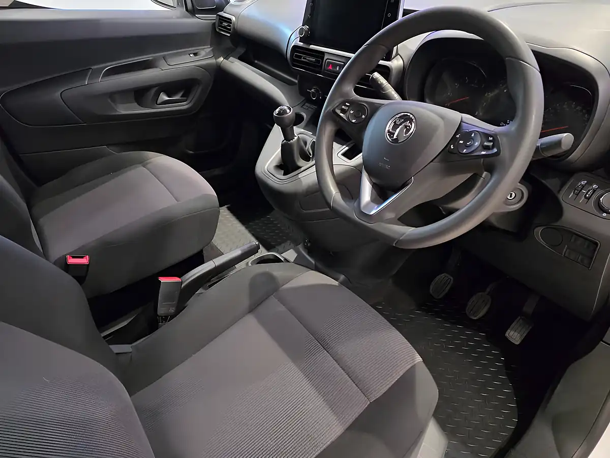 Used 2021 Vauxhall Combo Dynamic White - Interior and Exterior details 9