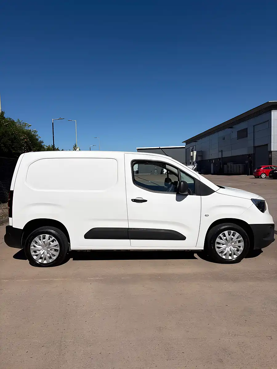 Used 2021 Vauxhall Combo Dynamic White - Interior and Exterior details 6