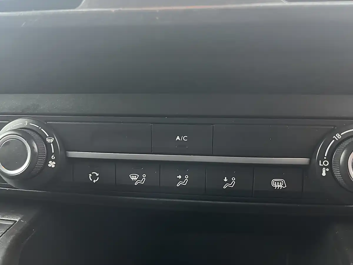 Used 2021 Vauxhall Combo Dynamic White - Interior and Exterior details 15