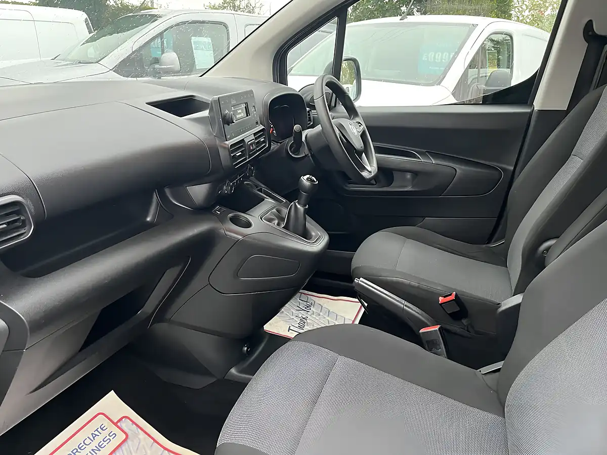 Used 2021 Vauxhall Combo Dynamic White - Interior and Exterior details 17
