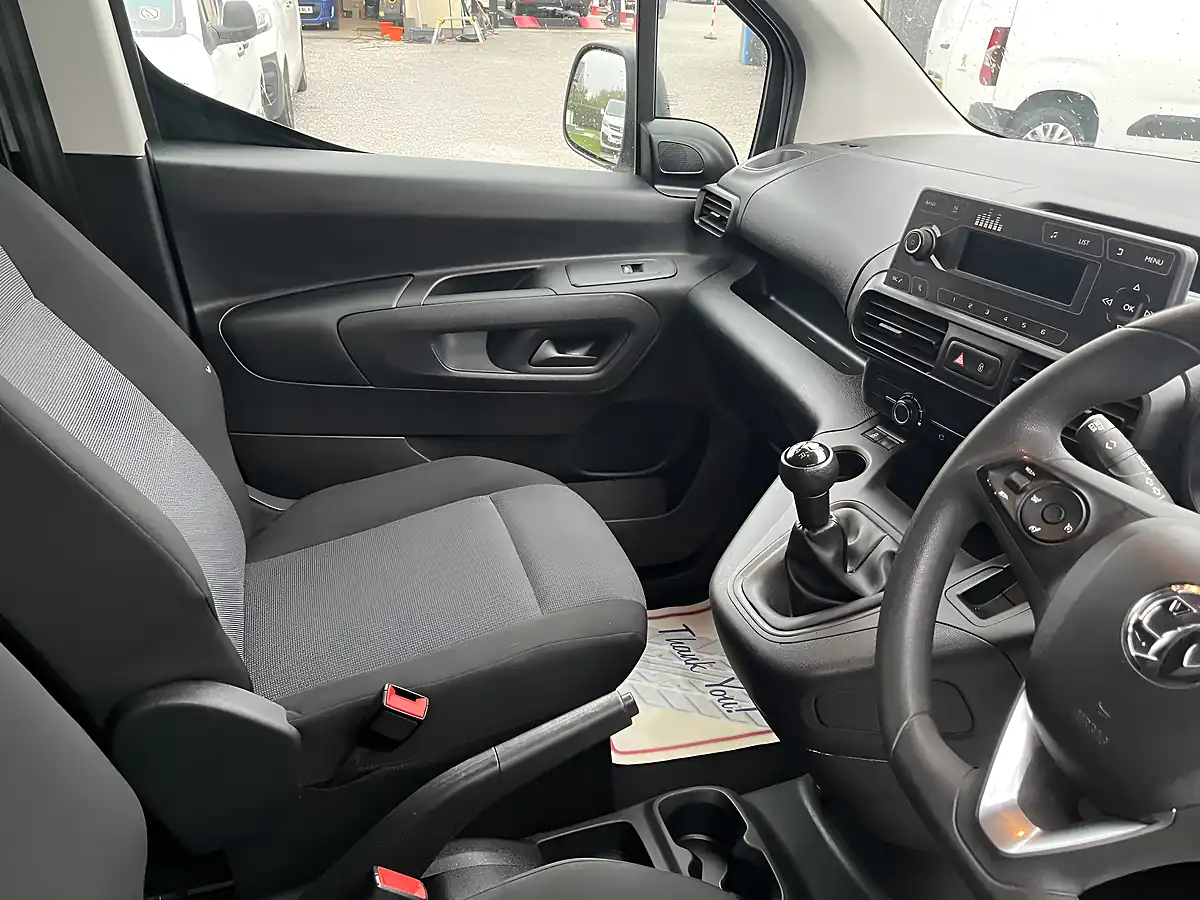 Used 2021 Vauxhall Combo Dynamic White - Interior and Exterior details 4