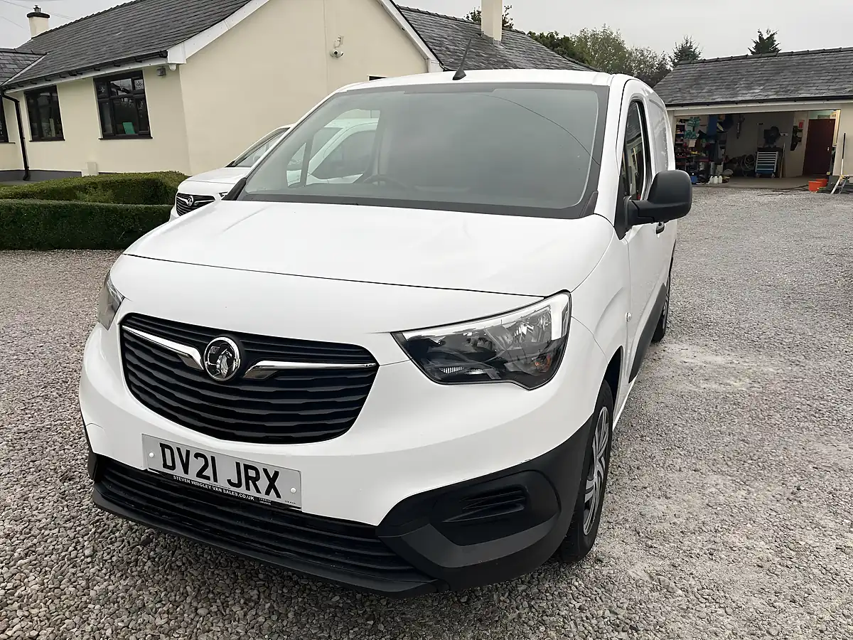 Used 2021 Vauxhall Combo Dynamic White - Interior and Exterior details 6