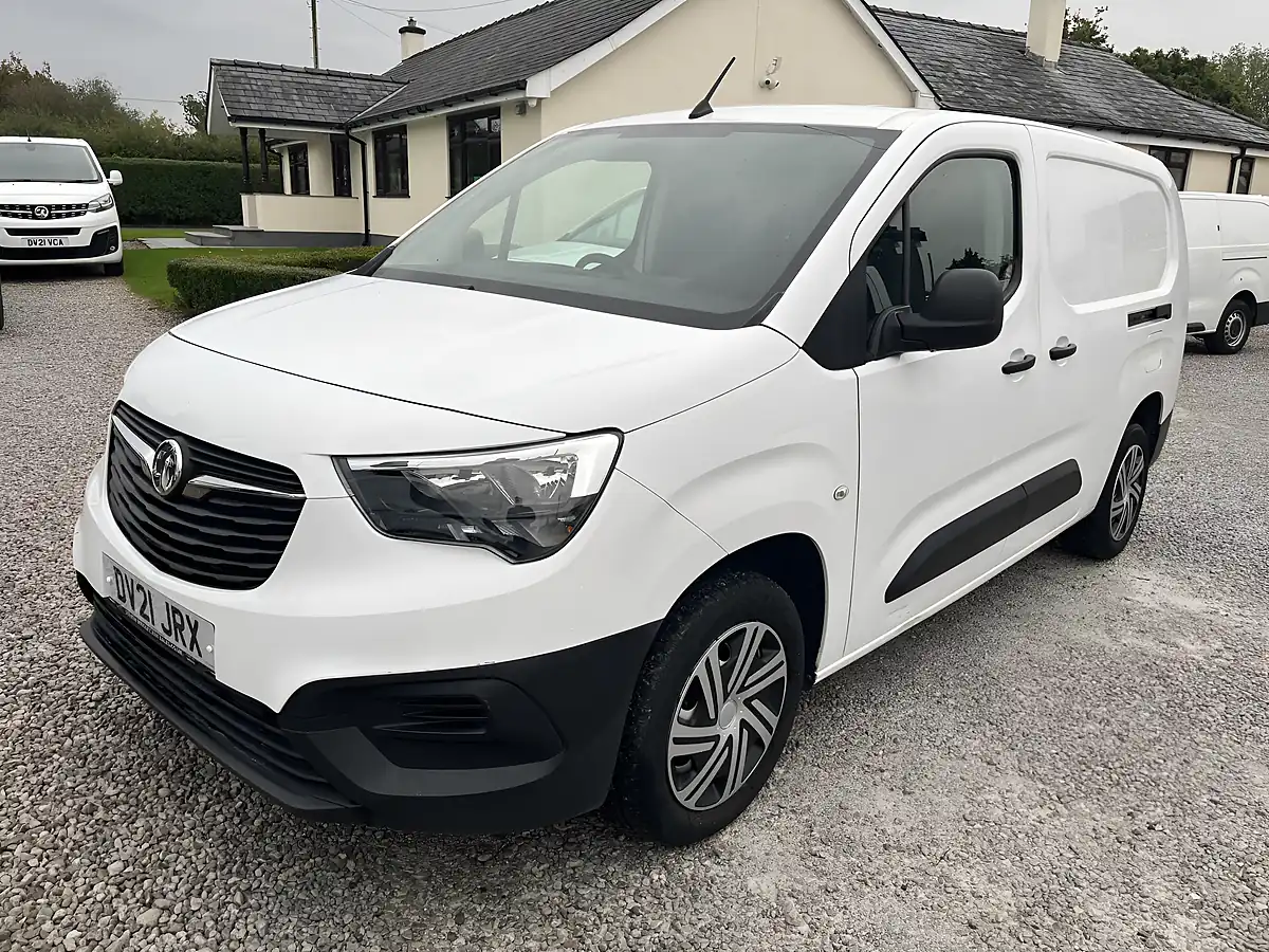 Used 2021 Vauxhall Combo Dynamic White - Interior and Exterior details 7