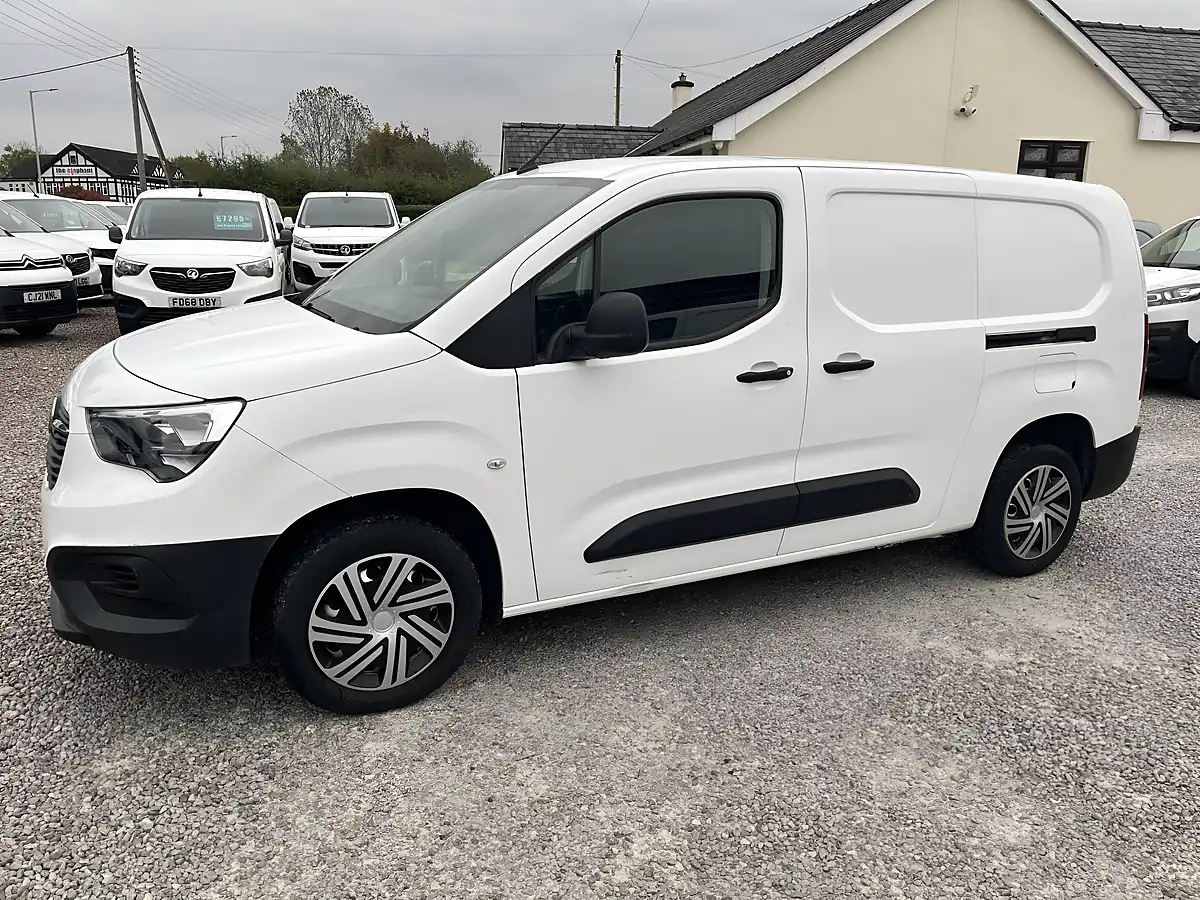 Used 2021 Vauxhall Combo Dynamic White - Interior and Exterior details 8