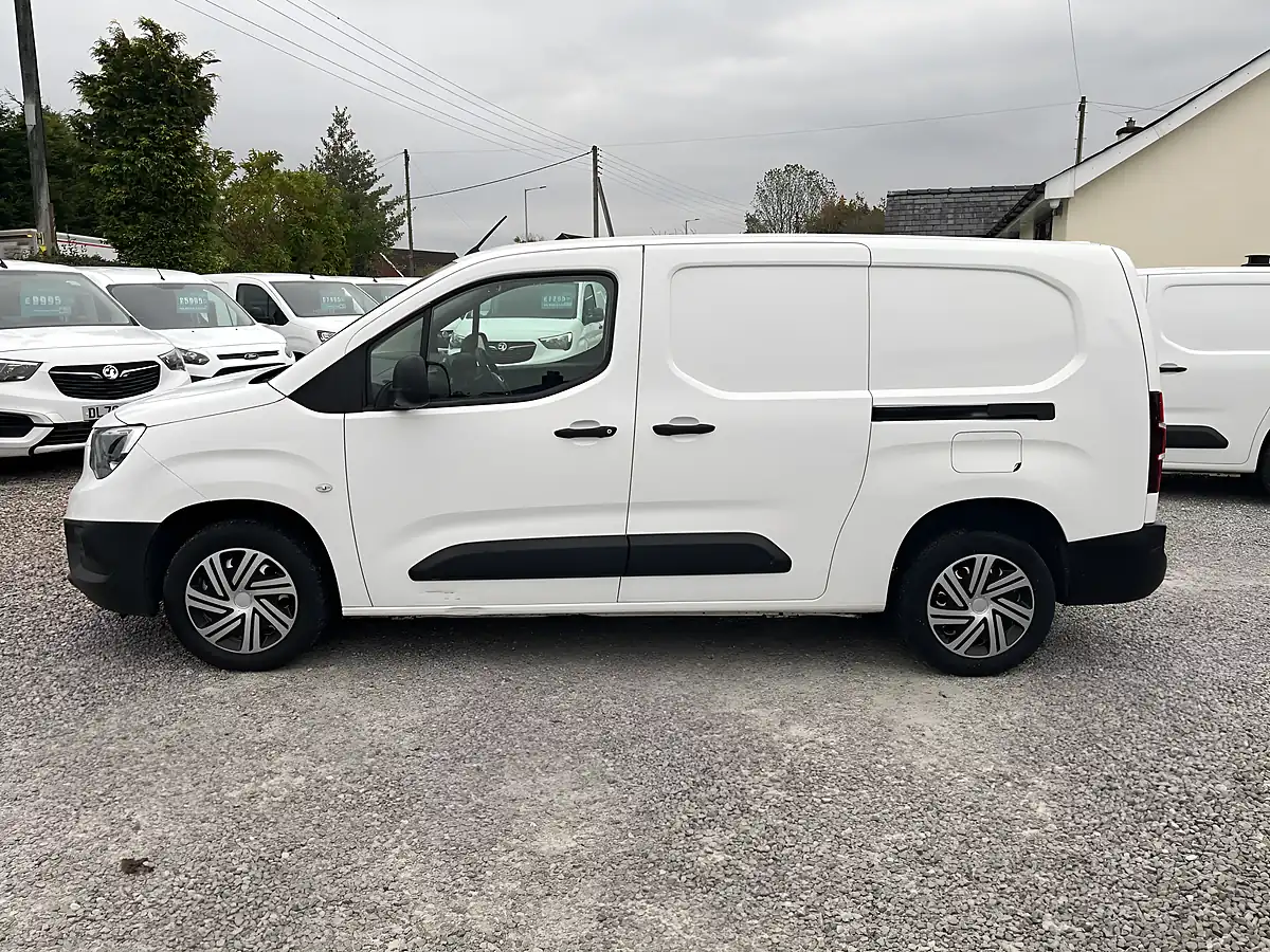 Used 2021 Vauxhall Combo Dynamic White - Interior and Exterior details 9