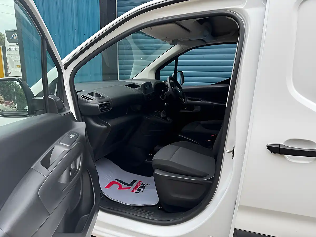 Used 2021 Vauxhall Combo Dynamic White - Interior and Exterior details 12