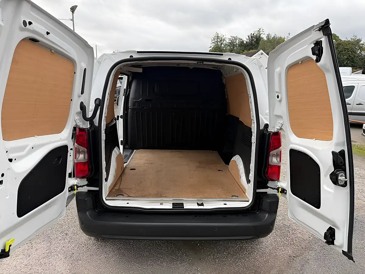 Used 2021 Vauxhall Combo Dynamic White - Interior and Exterior details 11