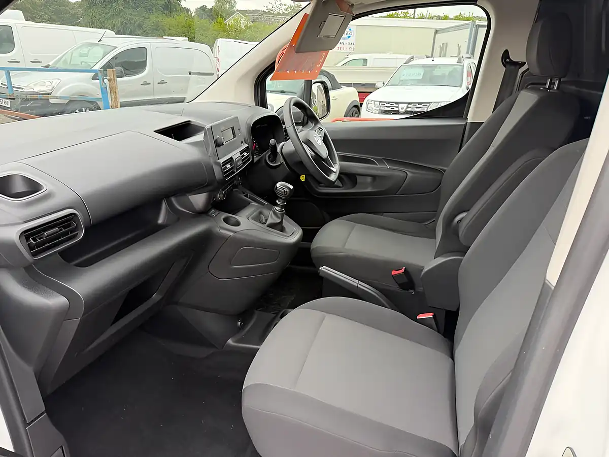 Used 2021 Vauxhall Combo Dynamic White - Interior and Exterior details 13