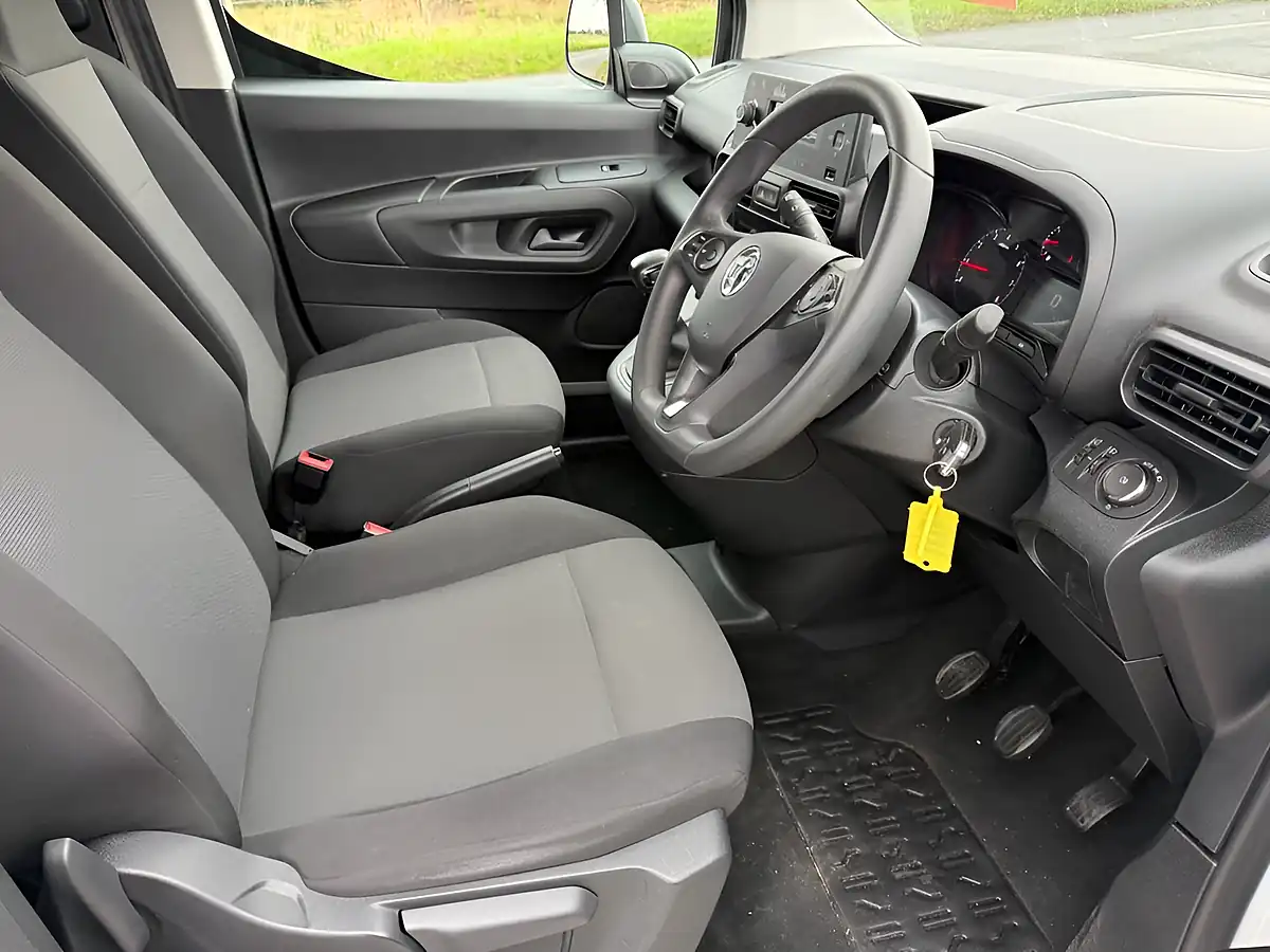 Used 2021 Vauxhall Combo Dynamic White - Interior and Exterior details 14
