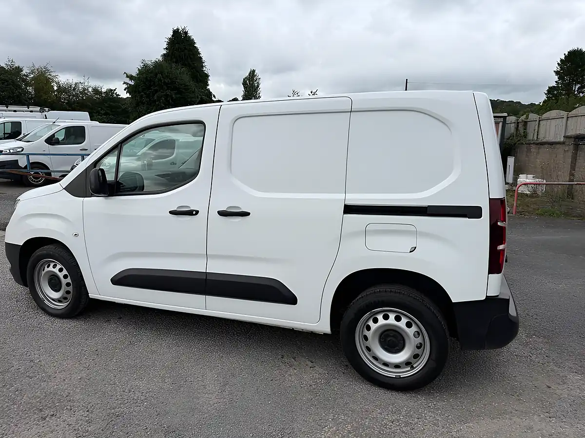 Used 2021 Vauxhall Combo Dynamic White - Interior and Exterior details 7