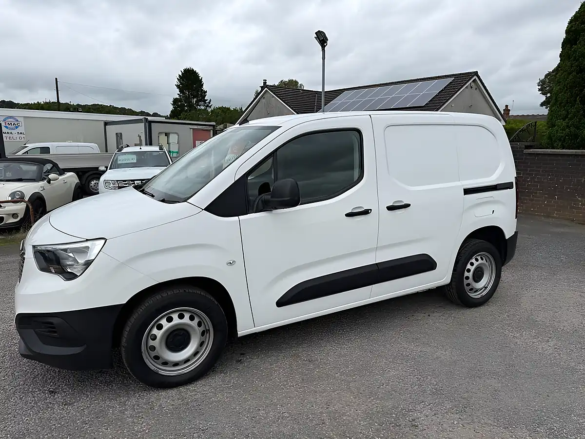 Used 2021 Vauxhall Combo Dynamic White - Interior and Exterior details 8