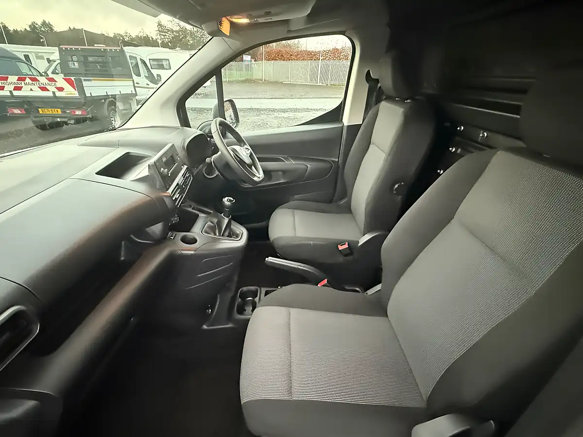 Used 2021 Vauxhall Combo Dynamic White - Interior and Exterior details 10
