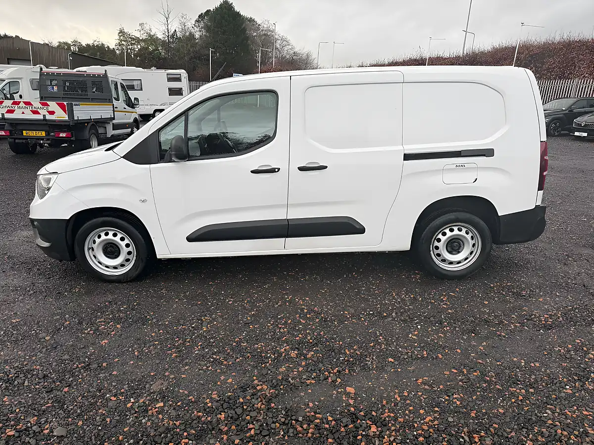 Used 2021 Vauxhall Combo Dynamic White - Interior and Exterior details 4