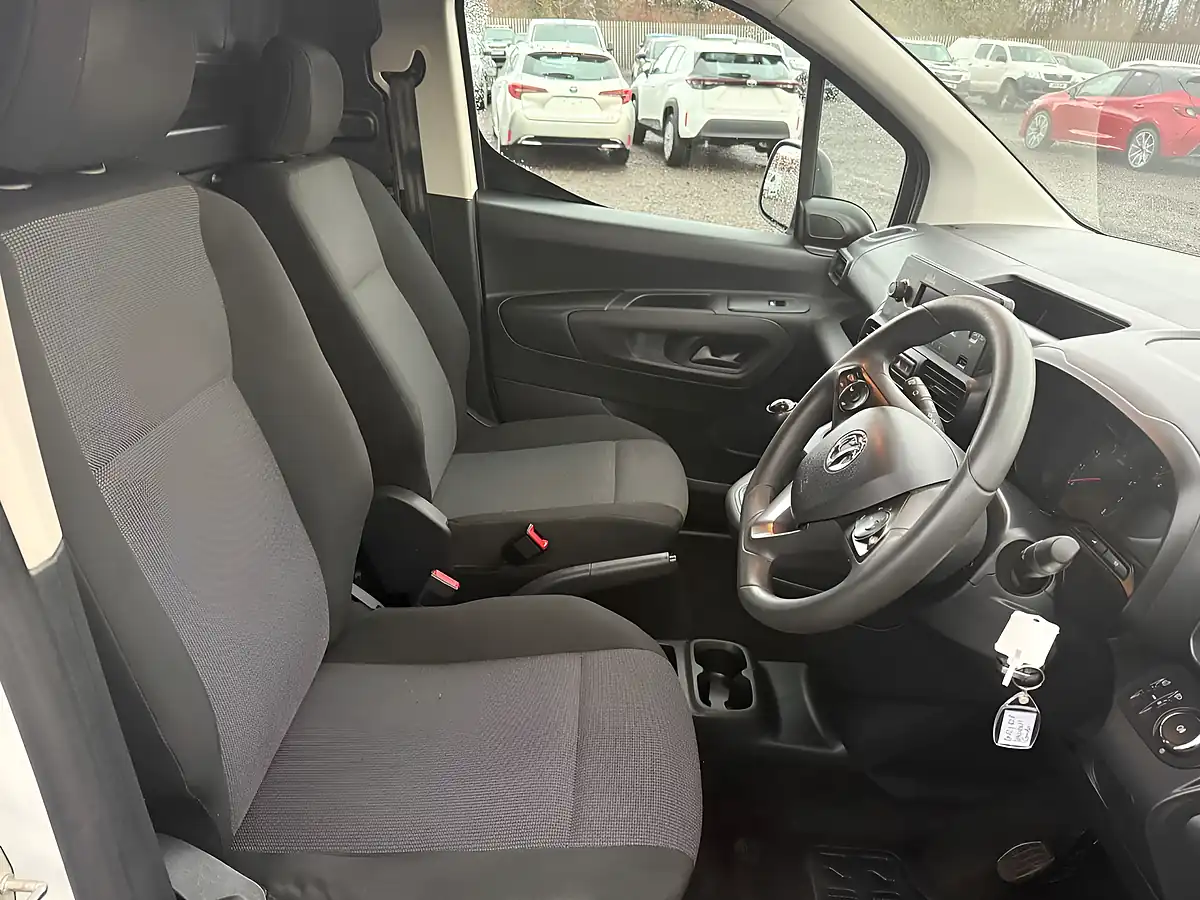 Used 2021 Vauxhall Combo Dynamic White - Interior and Exterior details 9