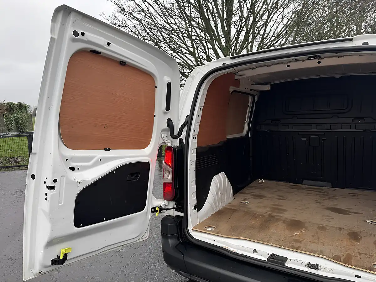 Used 2021 Vauxhall Combo Dynamic White - Interior and Exterior details 10