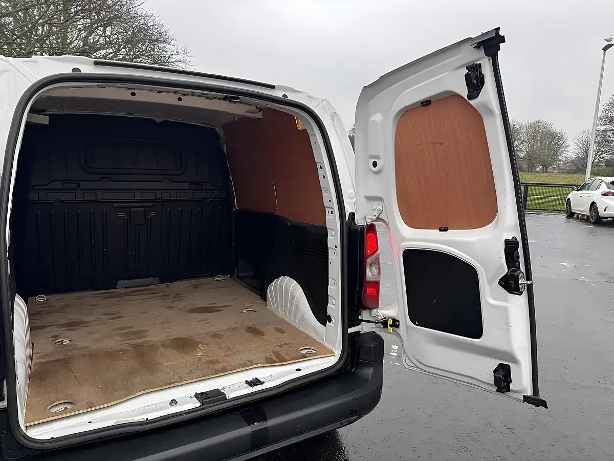 Used 2021 Vauxhall Combo Dynamic White - Interior and Exterior details 11