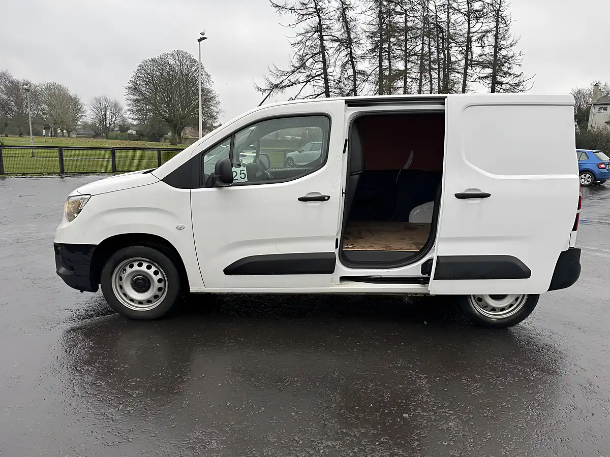 Used 2021 Vauxhall Combo Dynamic White - Interior and Exterior details 12