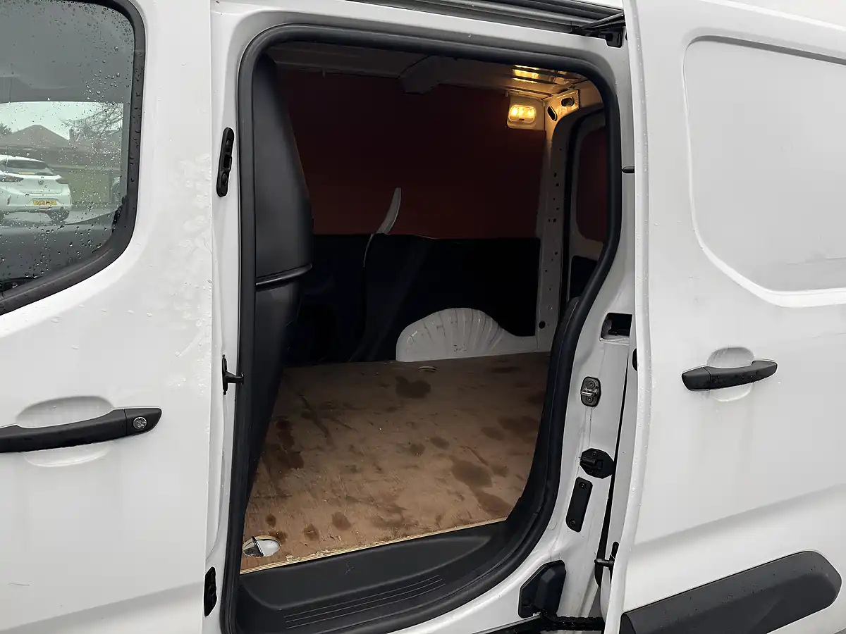 Used 2021 Vauxhall Combo Dynamic White - Interior and Exterior details 13