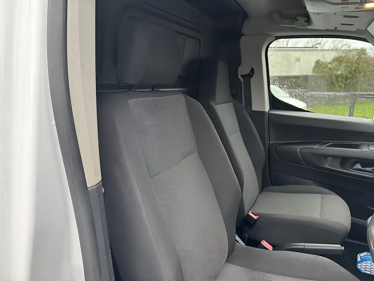 Used 2021 Vauxhall Combo Dynamic White - Interior and Exterior details 15