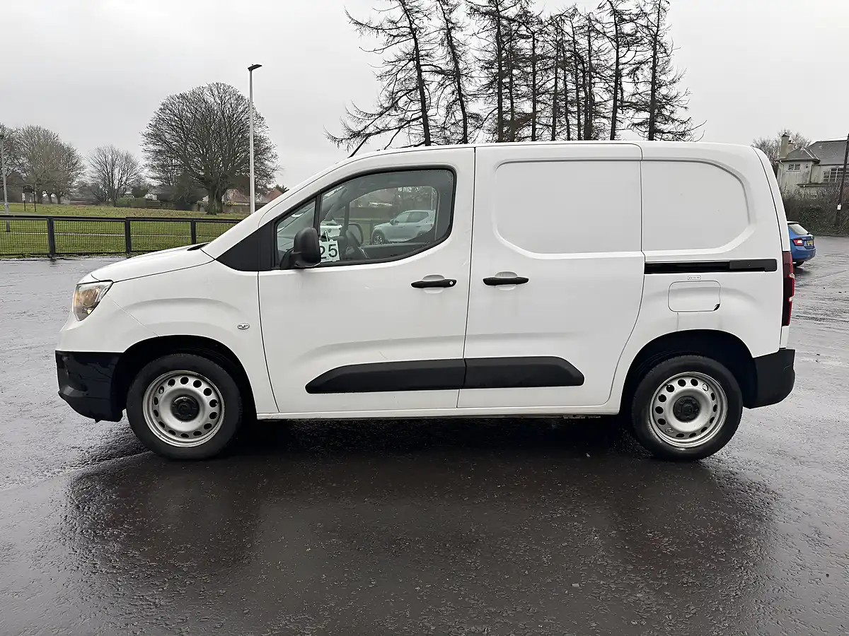 Used 2021 Vauxhall Combo Dynamic White - Interior and Exterior details 4