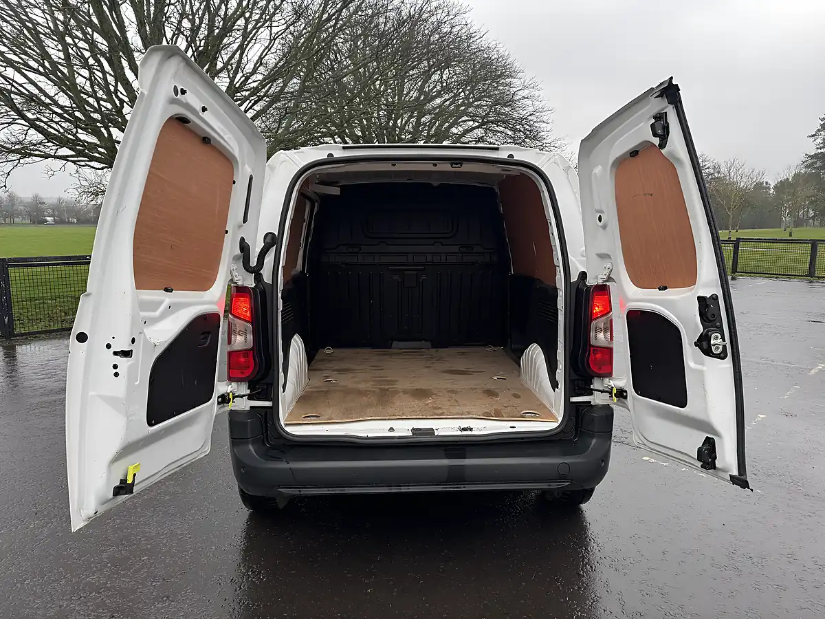 Used 2021 Vauxhall Combo Dynamic White - Interior and Exterior details 9