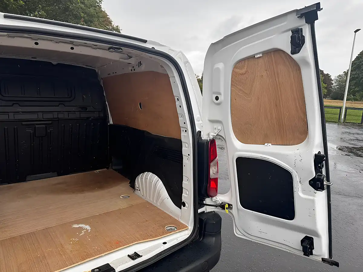 Used 2021 Vauxhall Combo Dynamic White - Interior and Exterior details 11