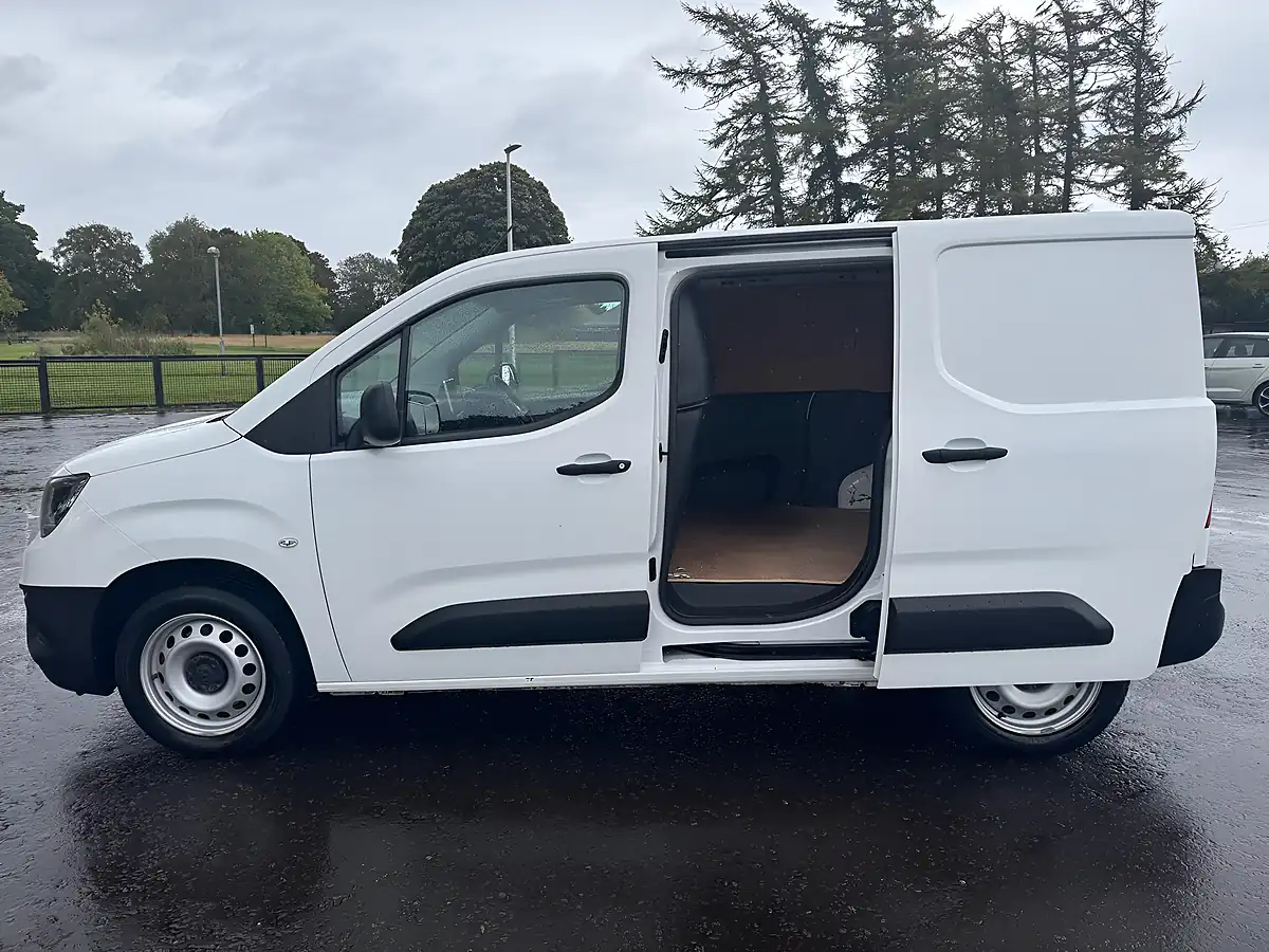 Used 2021 Vauxhall Combo Dynamic White - Interior and Exterior details 12
