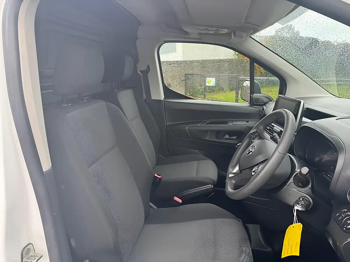 Used 2021 Vauxhall Combo Dynamic White - Interior and Exterior details 17