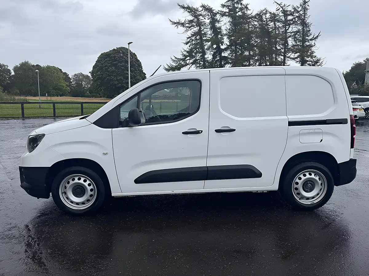 Used 2021 Vauxhall Combo Dynamic White - Interior and Exterior details 5